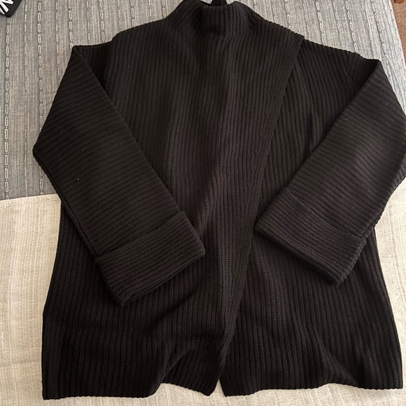 Athleta Sweaters - Athleta Azalea Sweater in black
Size medium smoke free pet free home